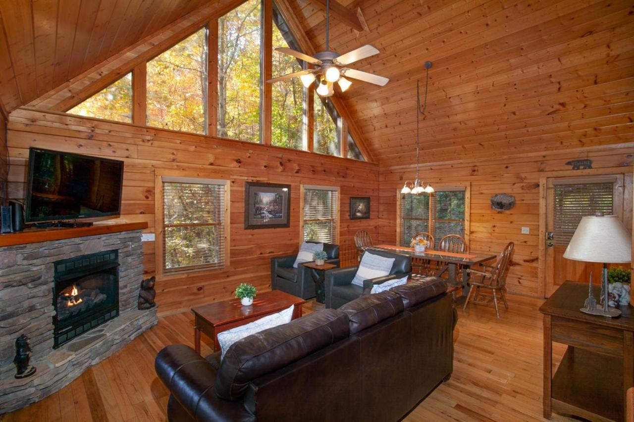 Bears Corner W/ Hot Tub, Arcade & Community Pool! * Gatlinburg