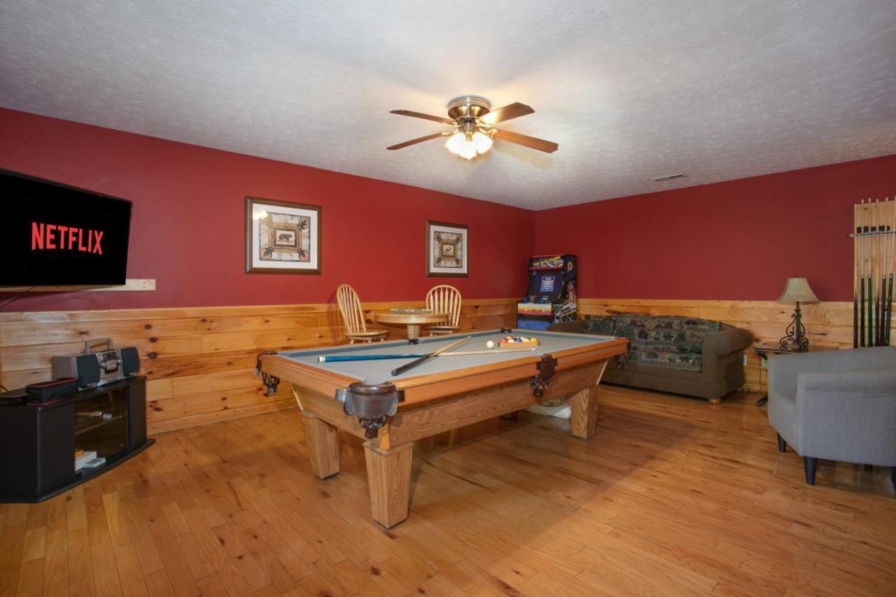 Bears Corner W/ Hot Tub, Arcade & Community Pool! *