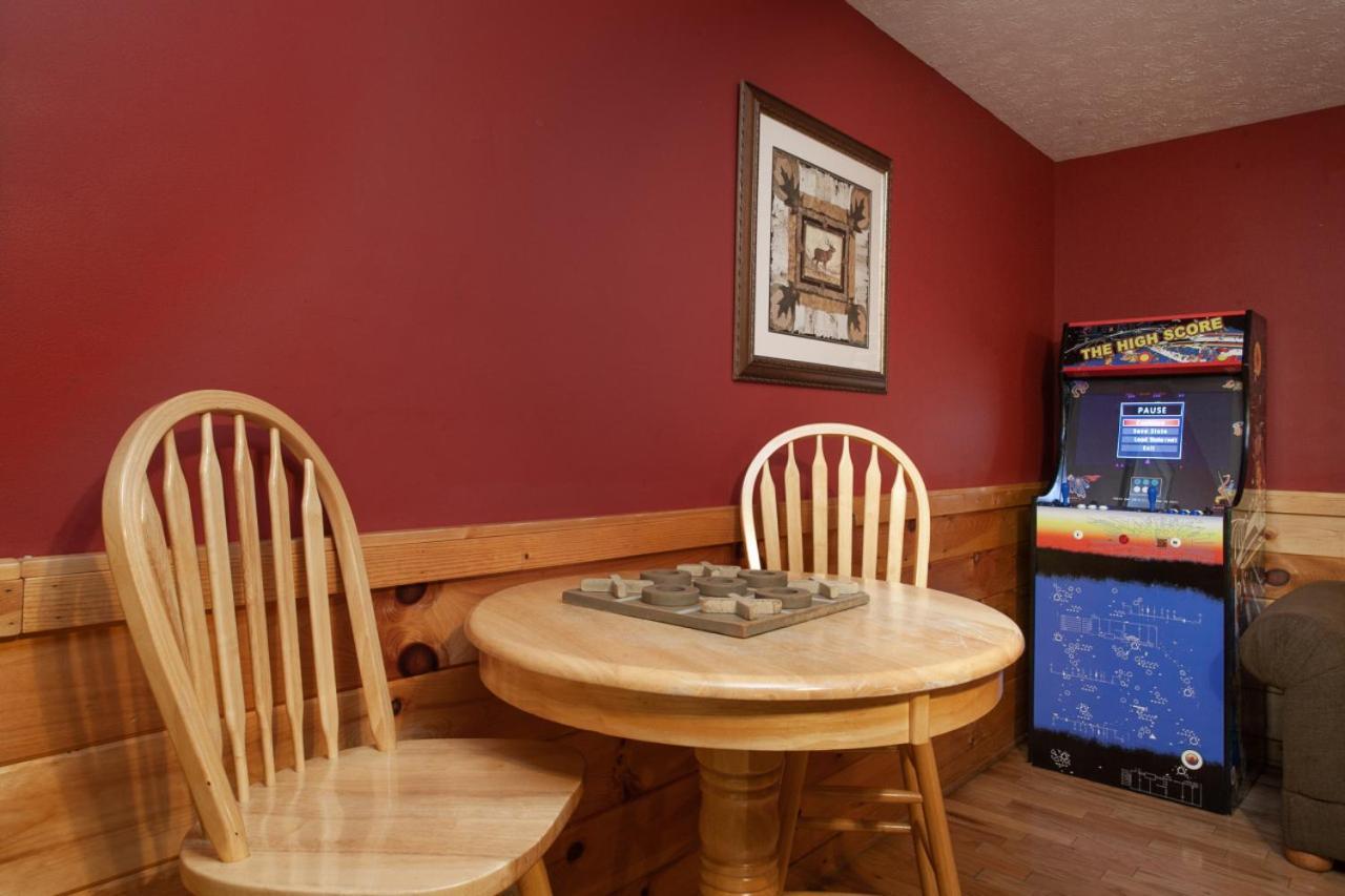Holiday home Bears Corner W/ Hot Tub, Arcade & Community Pool! Gatlinburg