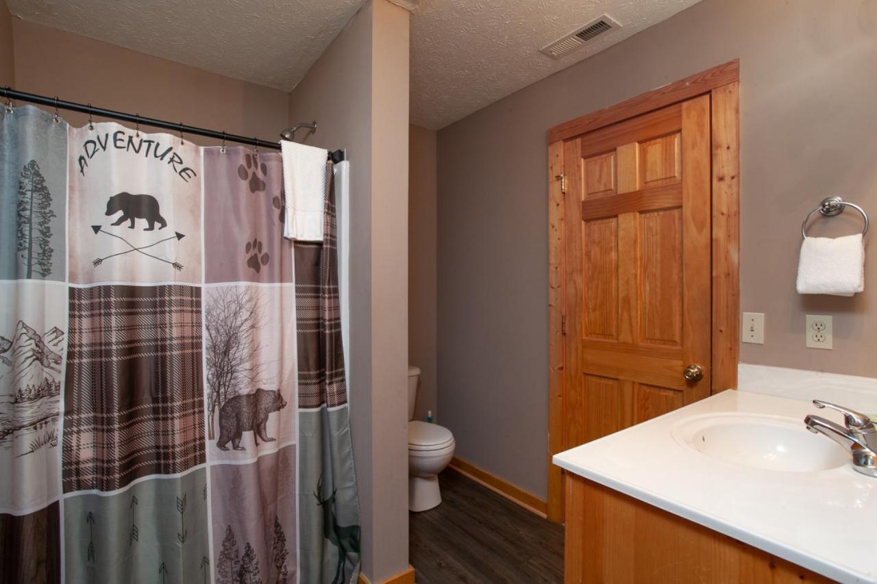 Bears Corner W/ Hot Tub, Arcade & Community Pool! *