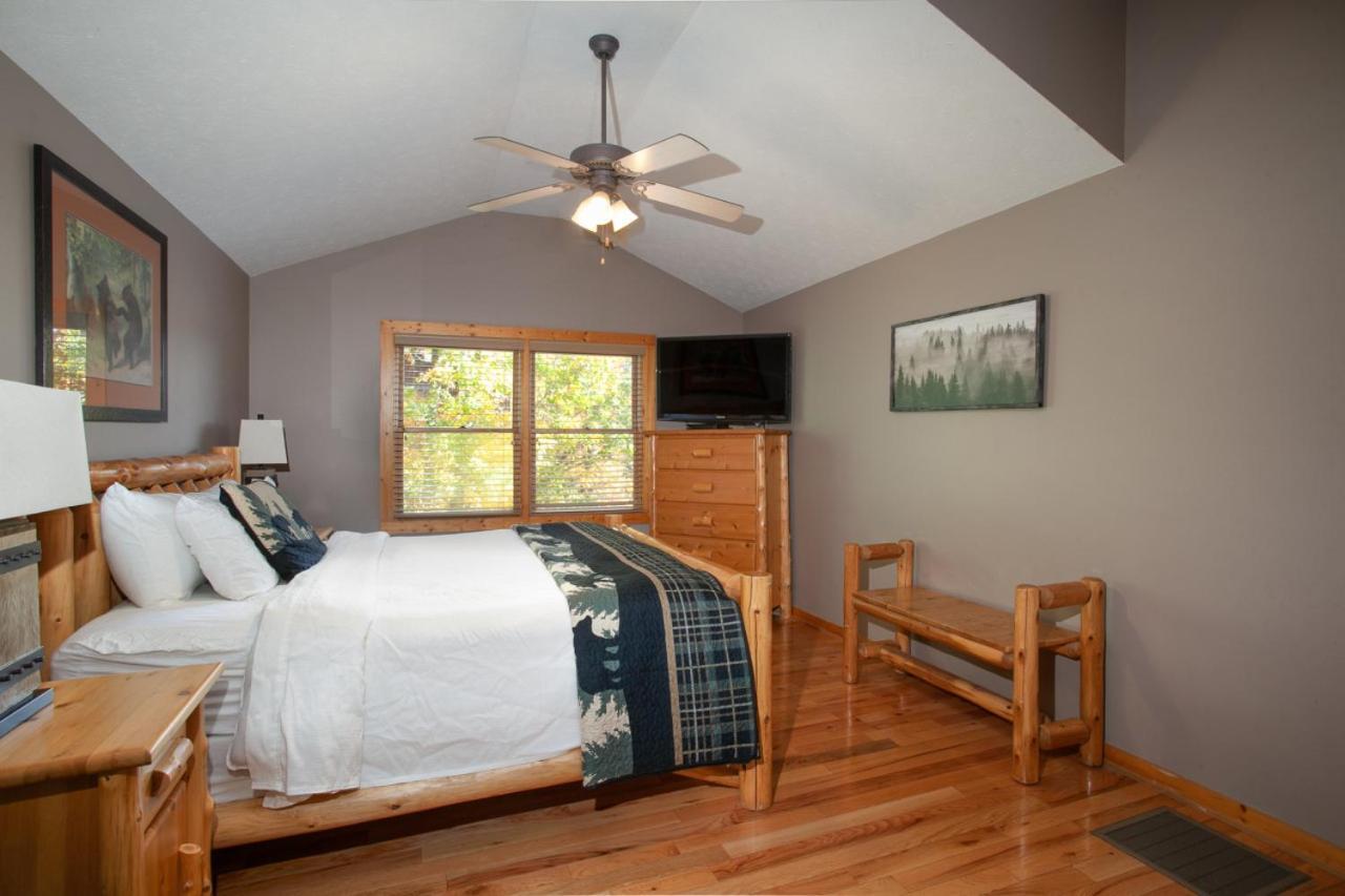 Holiday home Bears Corner W/ Hot Tub, Arcade & Community Pool! Gatlinburg