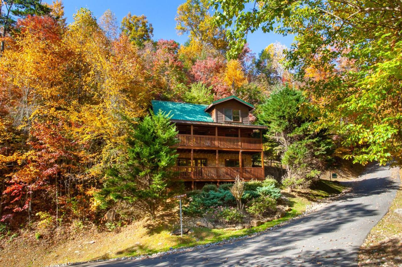 Bears Corner W/ Hot Tub, Arcade & Community Pool! Holiday home Gatlinburg