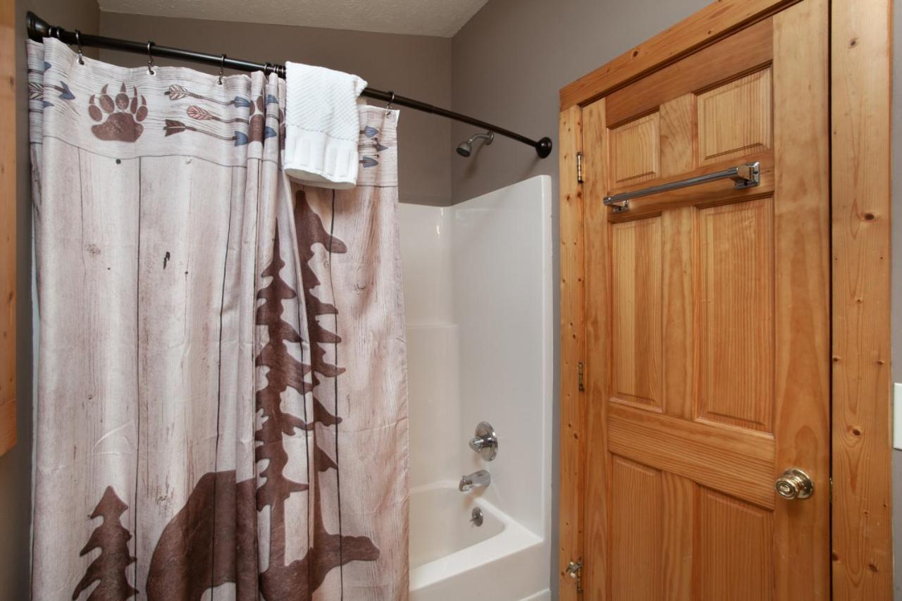 Bears Corner W/ Hot Tub, Arcade & Community Pool! * Gatlinburg