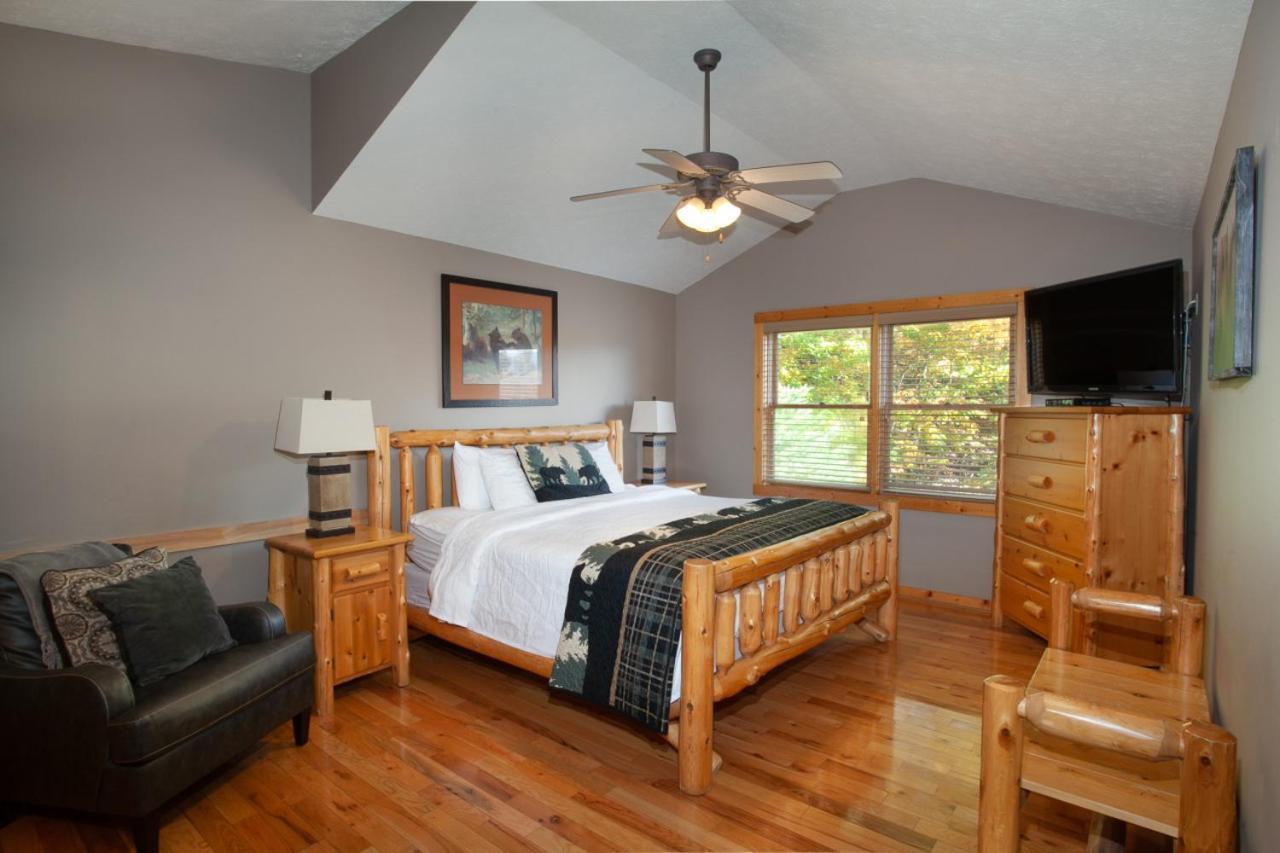 Bears Corner W/ Hot Tub, Arcade & Community Pool! Holiday home *