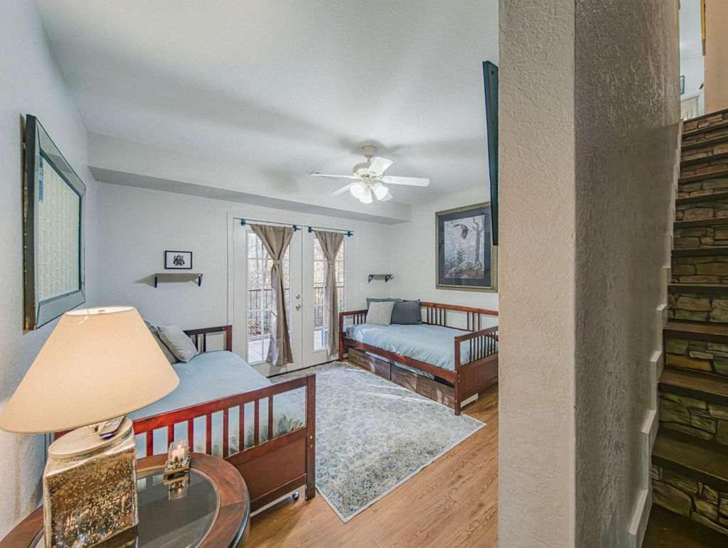 New Listing Sasquatch F Chalet *