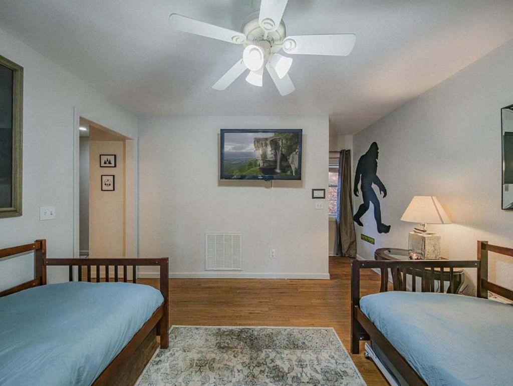 New Listing Sasquatch F Chalet Gatlinburg