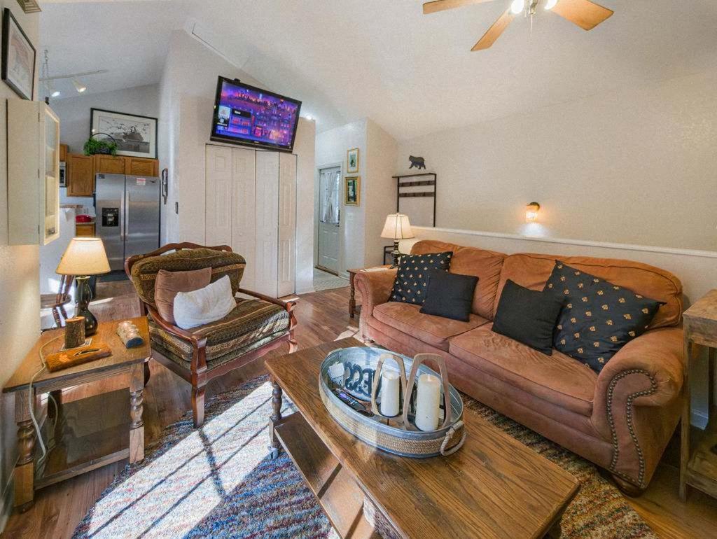 New Listing Sasquatch F Chalet Gatlinburg