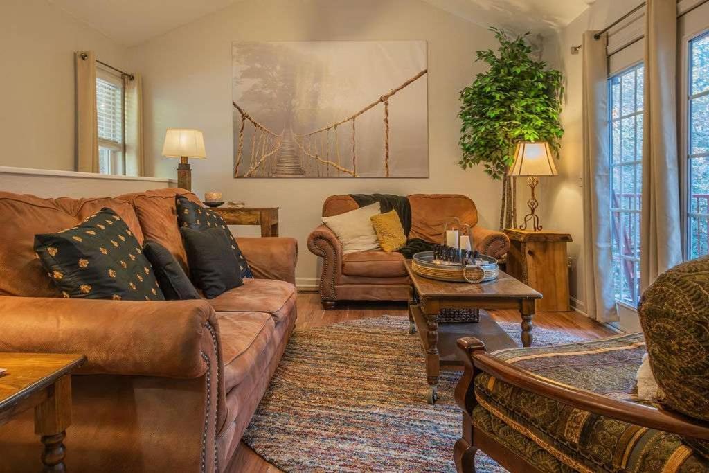 New Listing Sasquatch F Chalet *