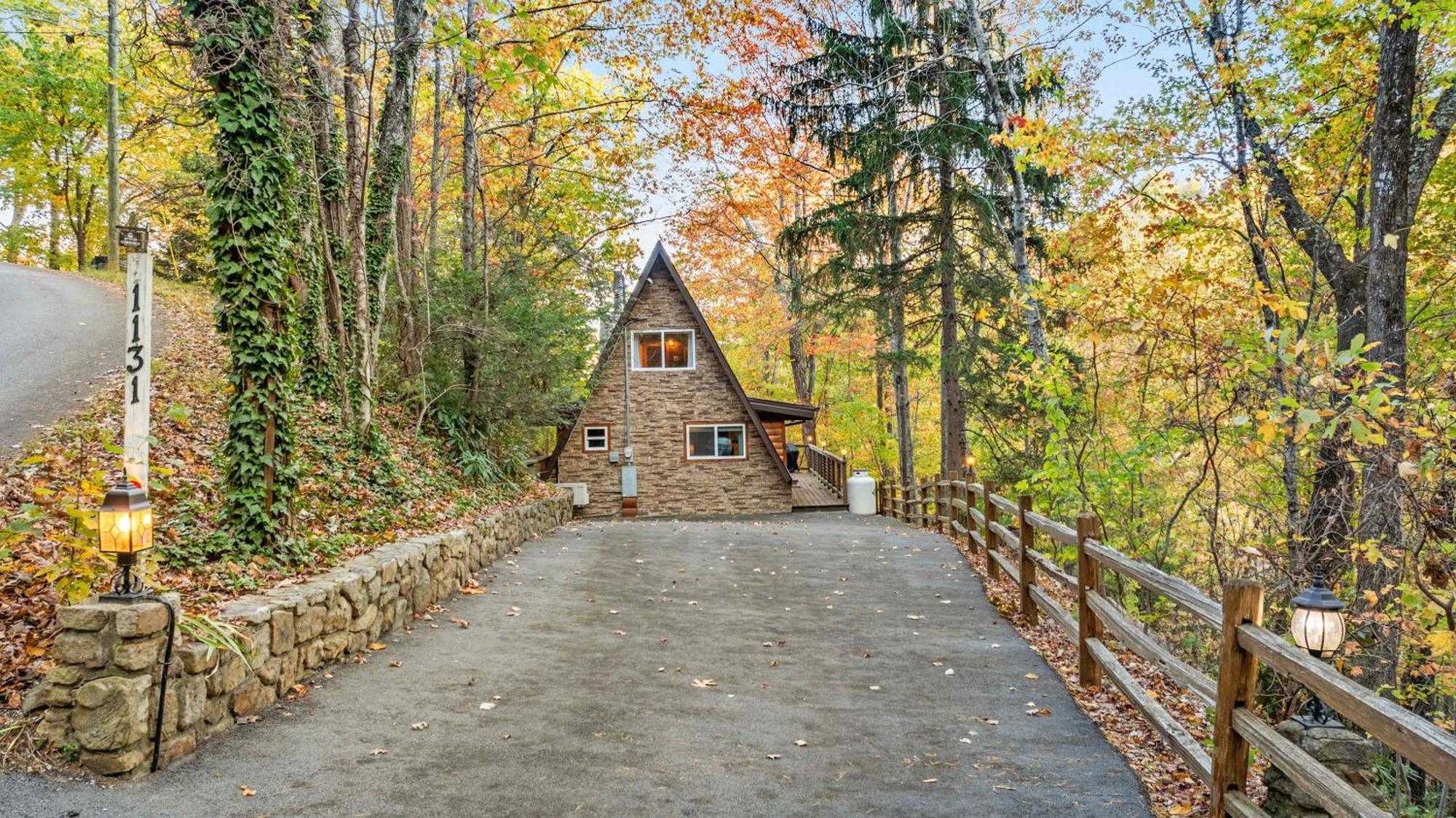 3 Miles To Gsmnp & Dtwn Good Views Hottub A-frame Holiday home