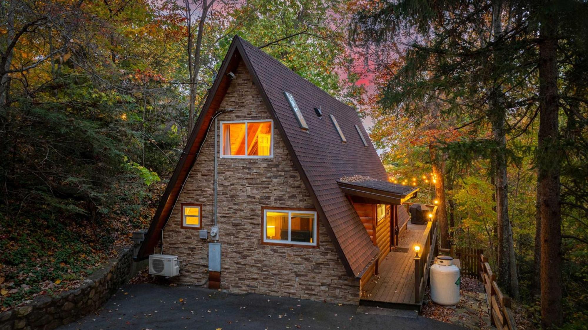 3 Miles To Gsmnp & Dtwn Good Views Hottub A-frame Gatlinburg