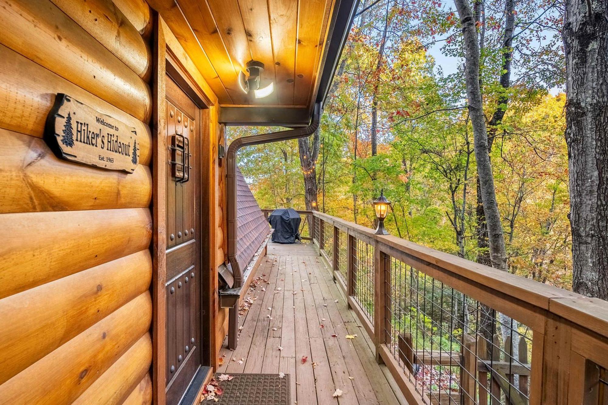 3 Miles To Gsmnp & Dtwn Good Views Hottub A-frame Holiday home *