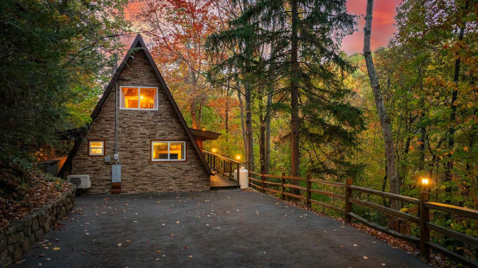 3 Miles To Gsmnp & Dtwn Good Views Hottub A-frame Gatlinburg