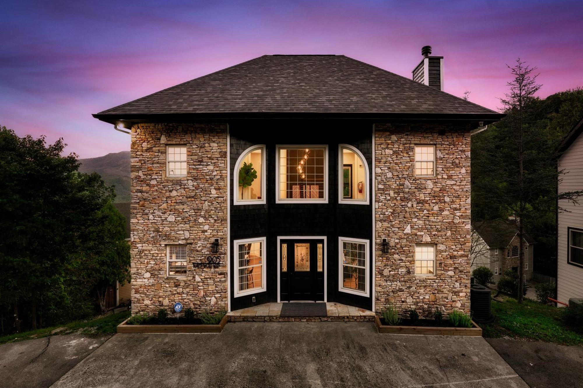 Eagle View 3br 3ba - Retreat - Scenic Mountain Views, Hot Tub, Game Room, Firepit, Foliage - Sleep 8 Holiday home *