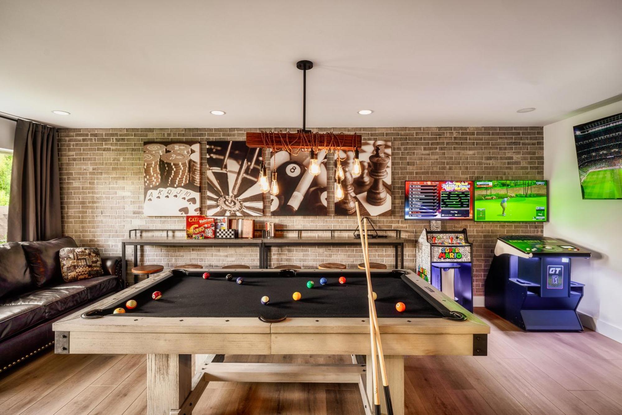 Eagle View 3br 3ba - Retreat - Scenic Mountain Views, Hot Tub, Game Room, Firepit, Foliage - Sleep 8 *