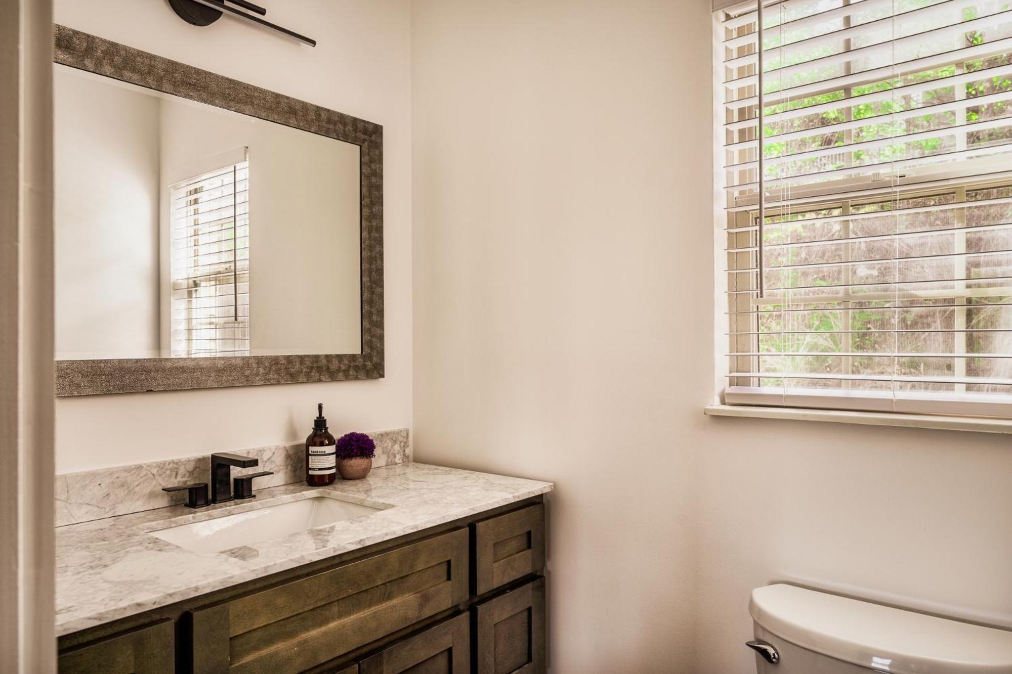 Eagle View 3br 3ba - Retreat - Scenic Mountain Views, Hot Tub, Game Room, Firepit, Foliage - Sleep 8 Holiday home