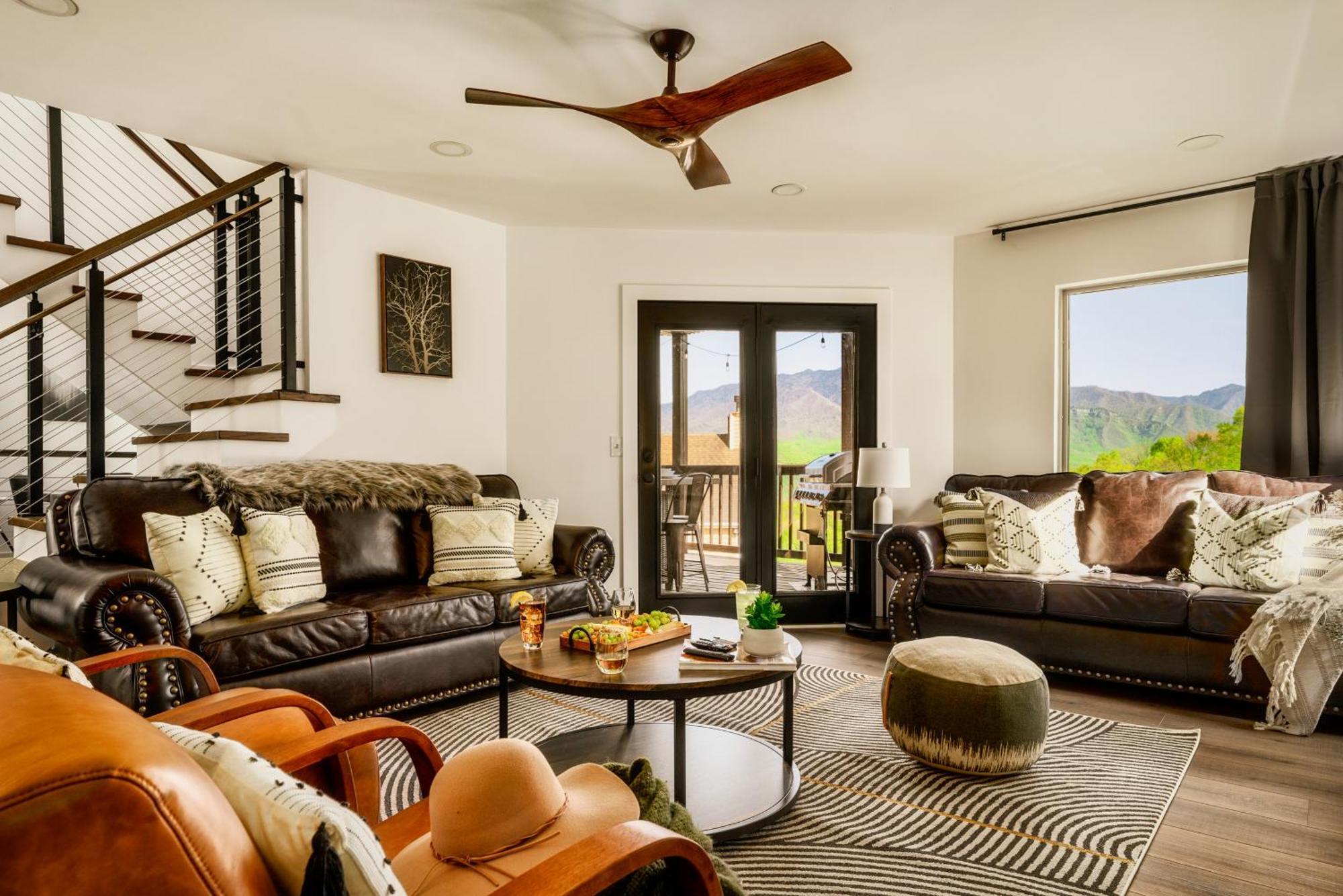 Holiday home Eagle View 3br 3ba - Retreat - Scenic Mountain Views, Hot Tub, Game Room, Firepit, Foliage - Sleep 8