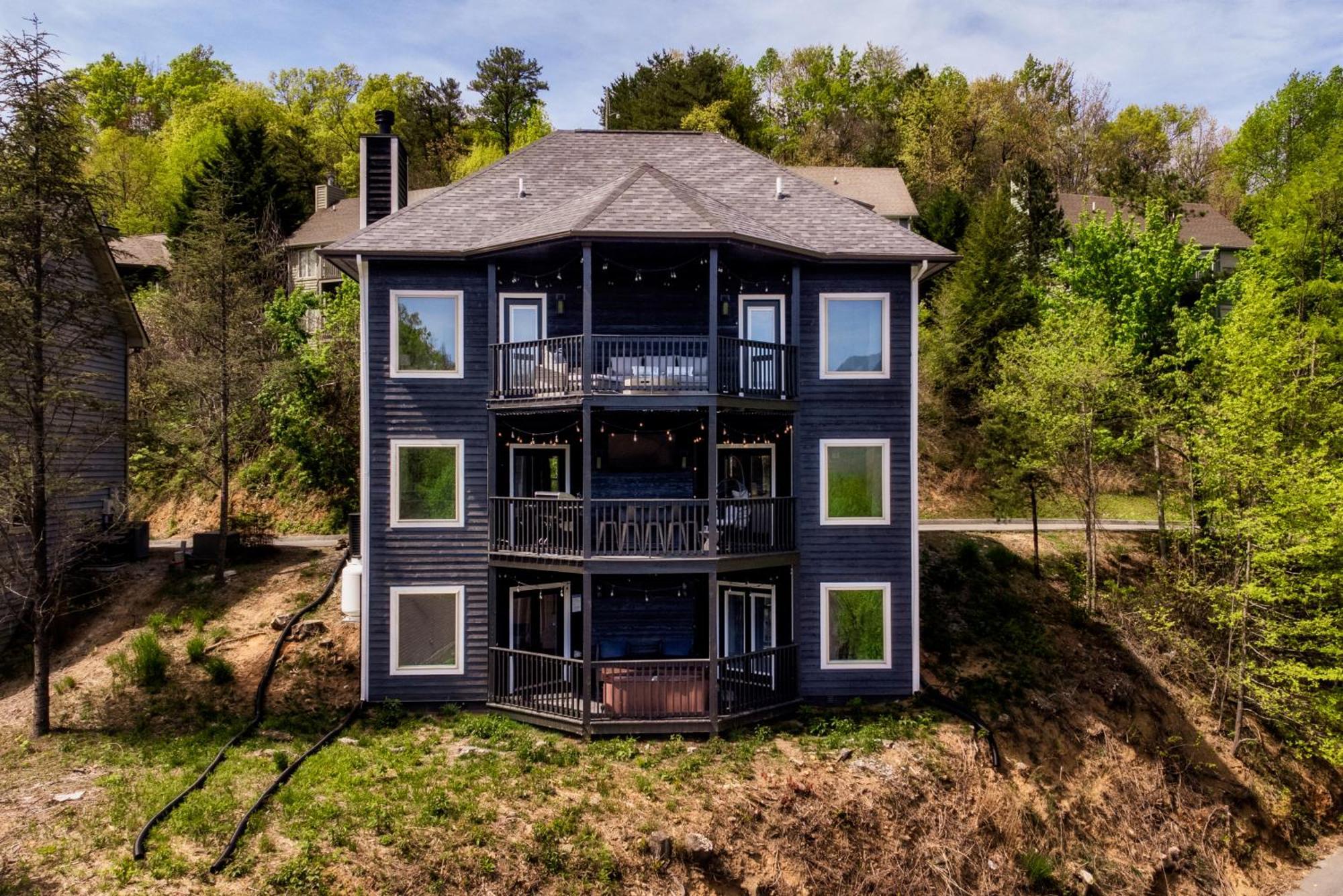 Holiday home Eagle View 3br 3ba - Retreat - Scenic Mountain Views, Hot Tub, Game Room, Firepit, Foliage - Sleep 8