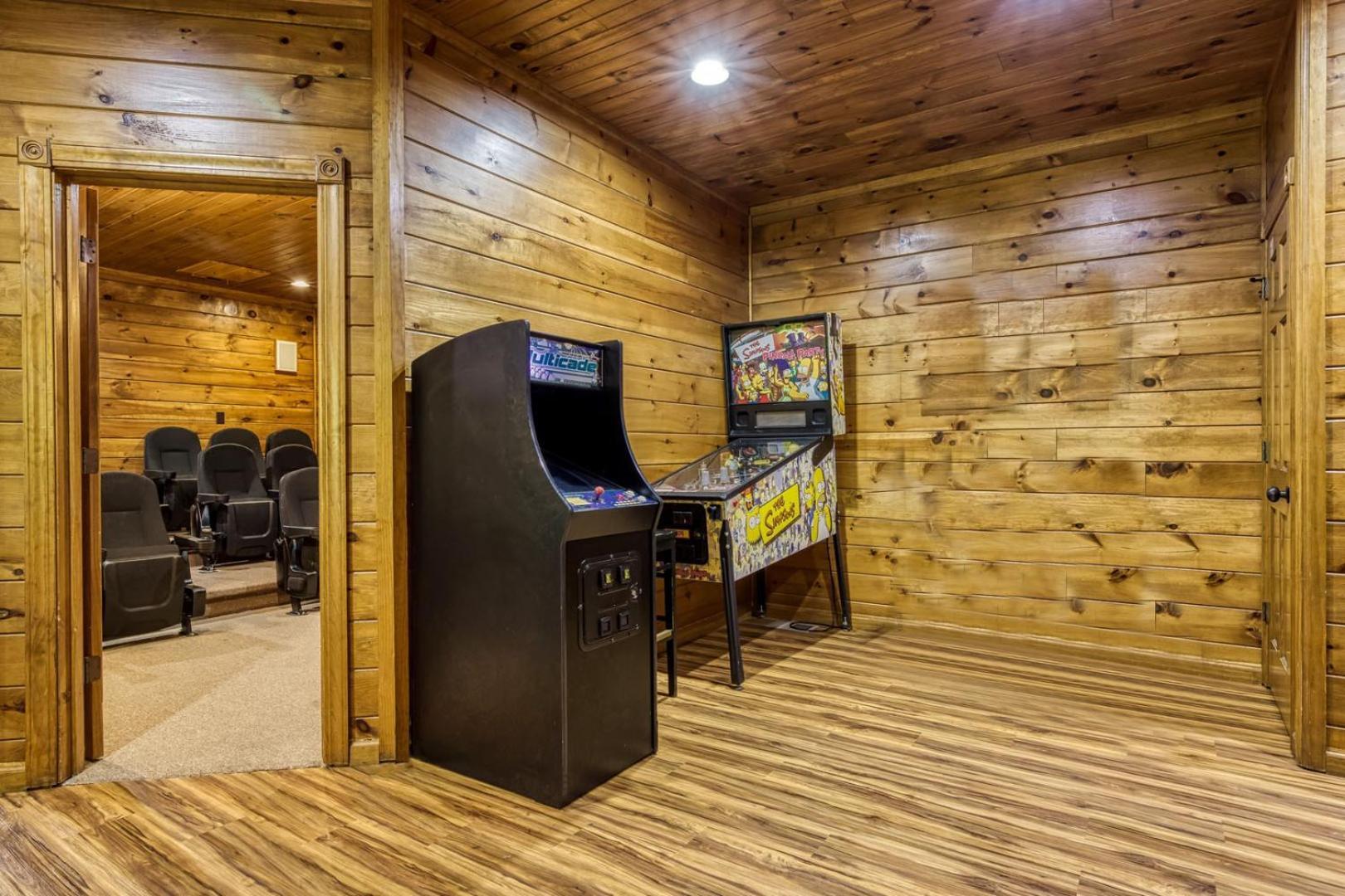 It's 5 O'clock Somewhere Hot Tub, Theater Room,1089 Free Tickets Each Paid Day, Dollywood And Holiday home Gatlinburg