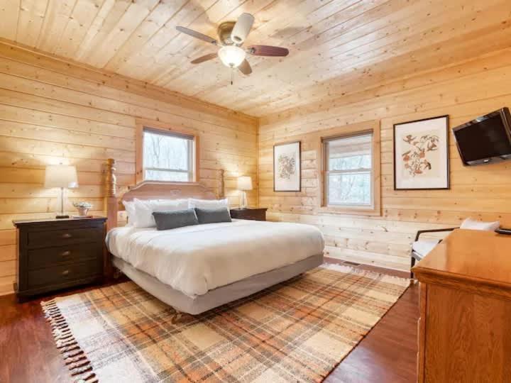 Charming Smoky Mountain W Hot Tub & Views Holiday home *