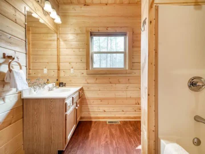 Charming Smoky Mountain W Hot Tub & Views *