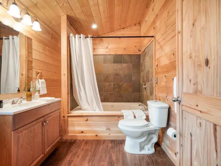 Holiday home Charming Smoky Mountain W Hot Tub & Views *