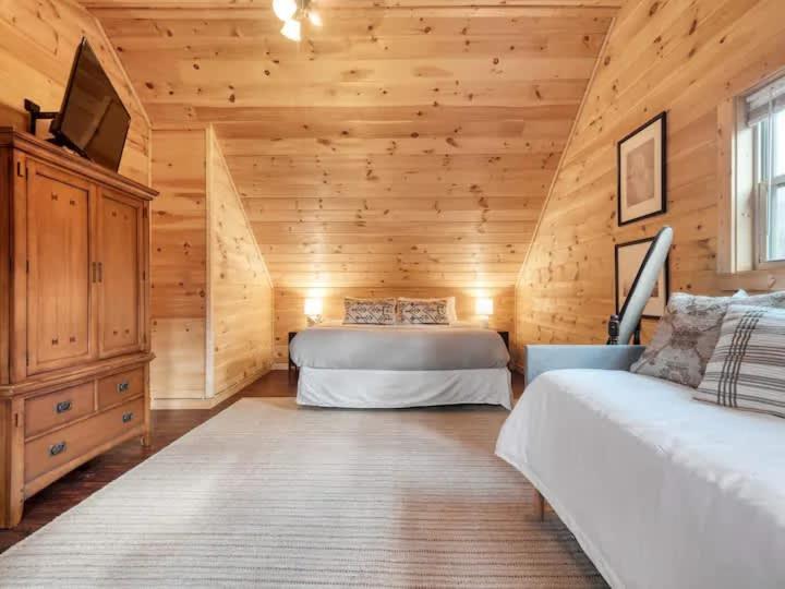 Charming Smoky Mountain W Hot Tub & Views
