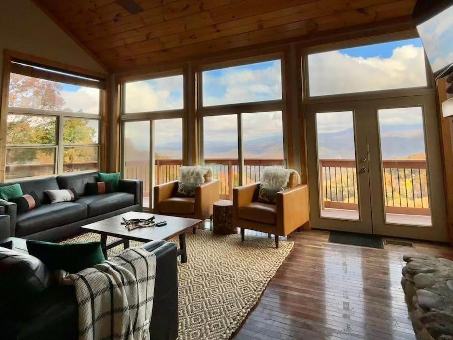 Bearly Gorgeous - Panoramic Views-4 King Suites-pool Table- Bunk Rm-ps5-hottub Chalet