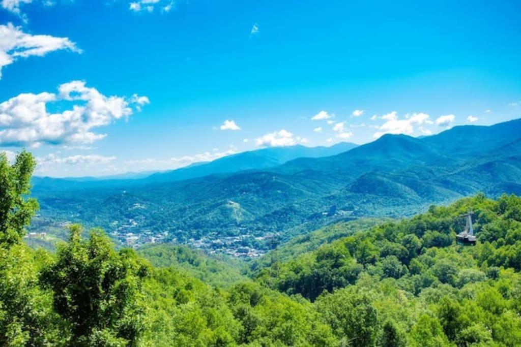 Chalet Bearly Gorgeous - Panoramic Views-4 King Suites-pool Table- Bunk Rm-ps5-hottub Gatlinburg