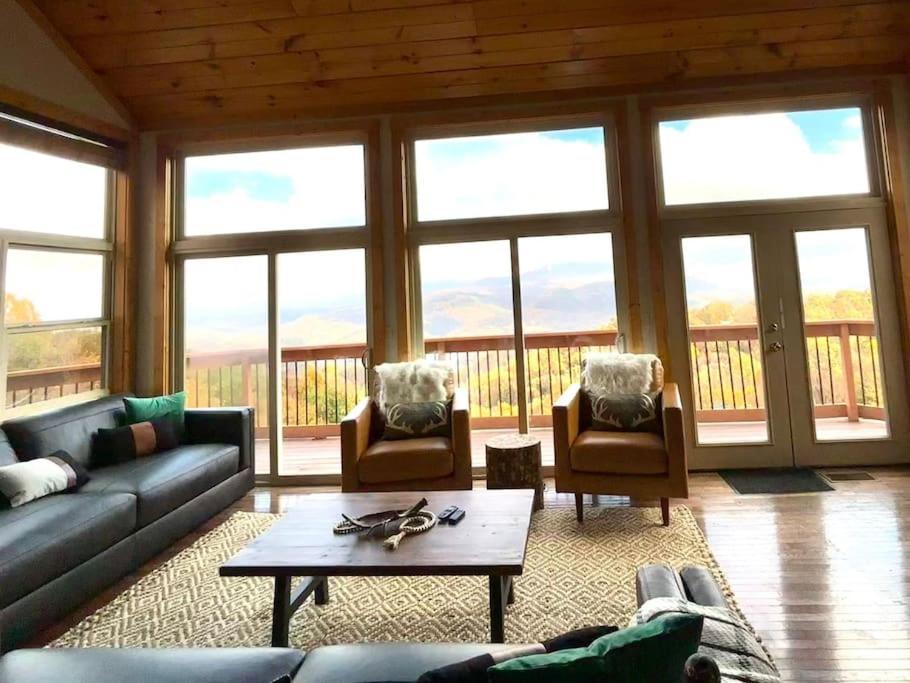 Bearly Gorgeous - Panoramic Views-4 King Suites-pool Table- Bunk Rm-ps5-hottub Gatlinburg