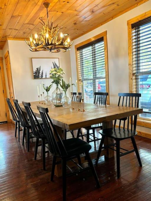 Bearly Gorgeous - Panoramic Views-4 King Suites-pool Table- Bunk Rm-ps5-hottub