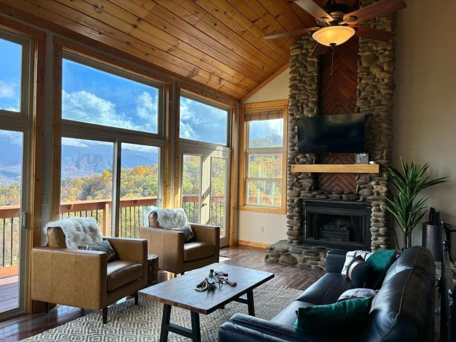 Bearly Gorgeous - Panoramic Views-4 King Suites-pool Table- Bunk Rm-ps5-hottub Chalet
