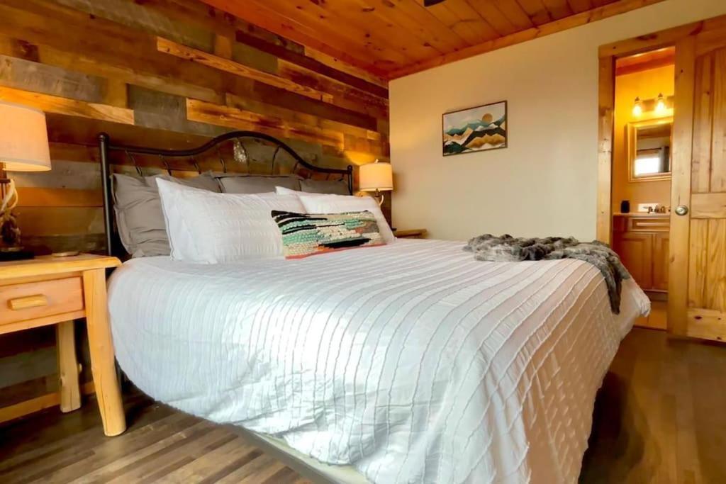 Bearly Gorgeous - Panoramic Views-4 King Suites-pool Table- Bunk Rm-ps5-hottub * Gatlinburg