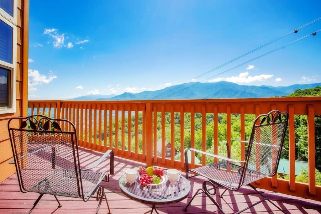 Bearly Gorgeous - Panoramic Views-4 King Suites-pool Table- Bunk Rm-ps5-hottub Chalet