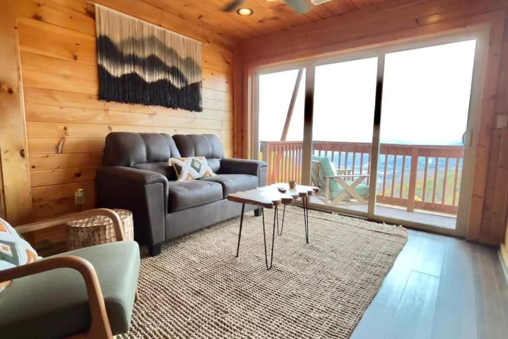 Chalet Bearly Gorgeous - Panoramic Views-4 King Suites-pool Table- Bunk Rm-ps5-hottub