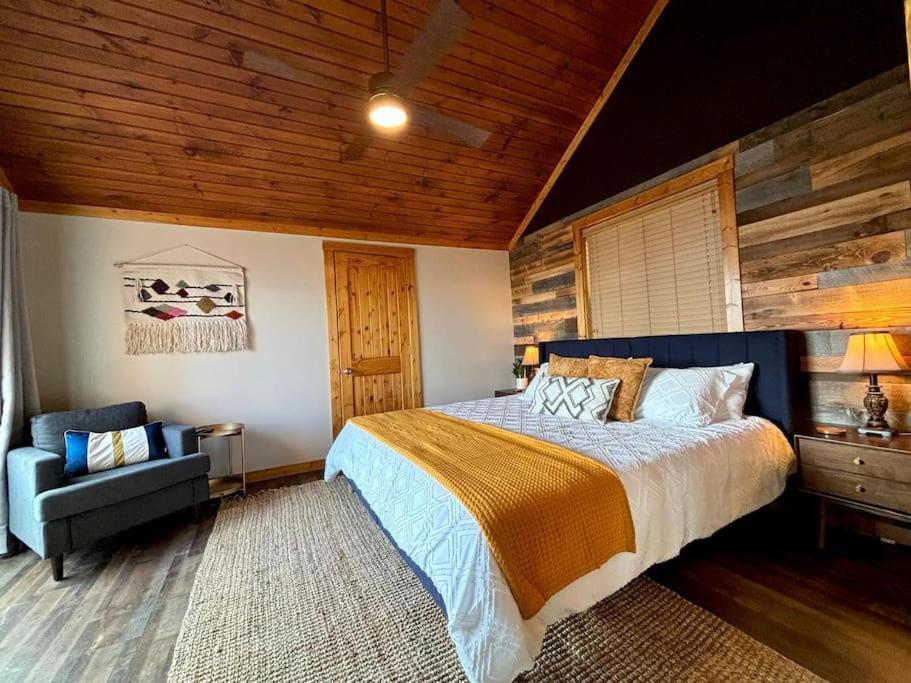 Bearly Gorgeous - Panoramic Views-4 King Suites-pool Table- Bunk Rm-ps5-hottub Chalet Gatlinburg