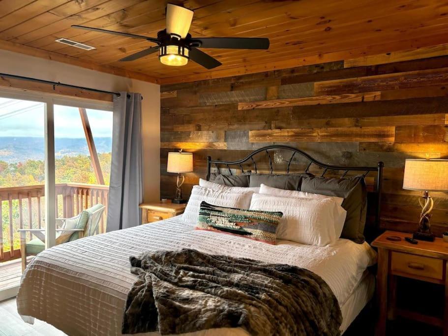 Bearly Gorgeous - Panoramic Views-4 King Suites-pool Table- Bunk Rm-ps5-hottub Gatlinburg