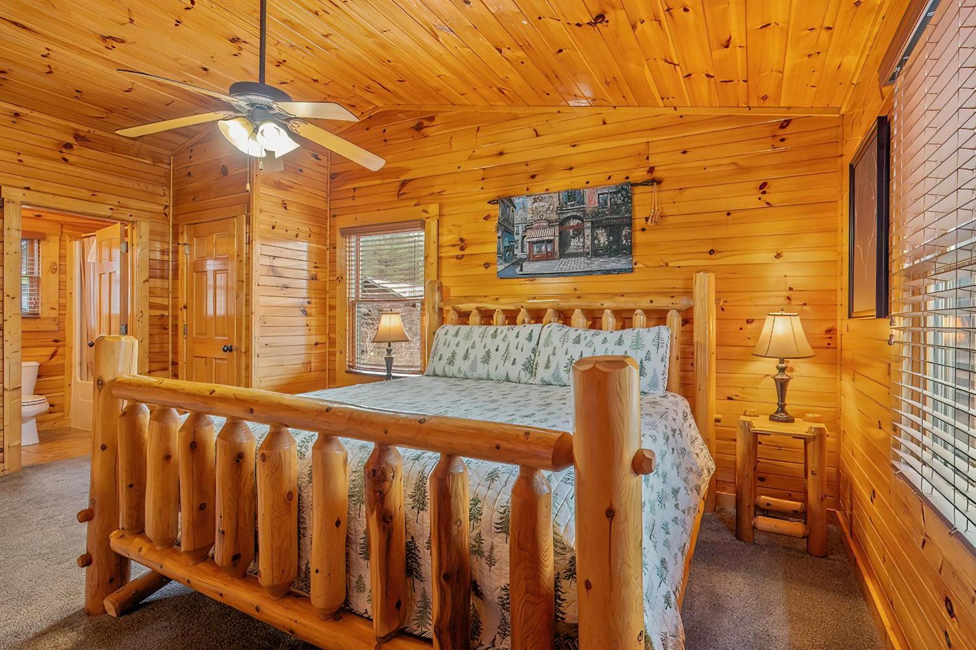 Bear Path Lodge - Hottub, Pool Table, Arcade Machine, Fireplace - Minutes To Downtown Gatlinburg Holiday home