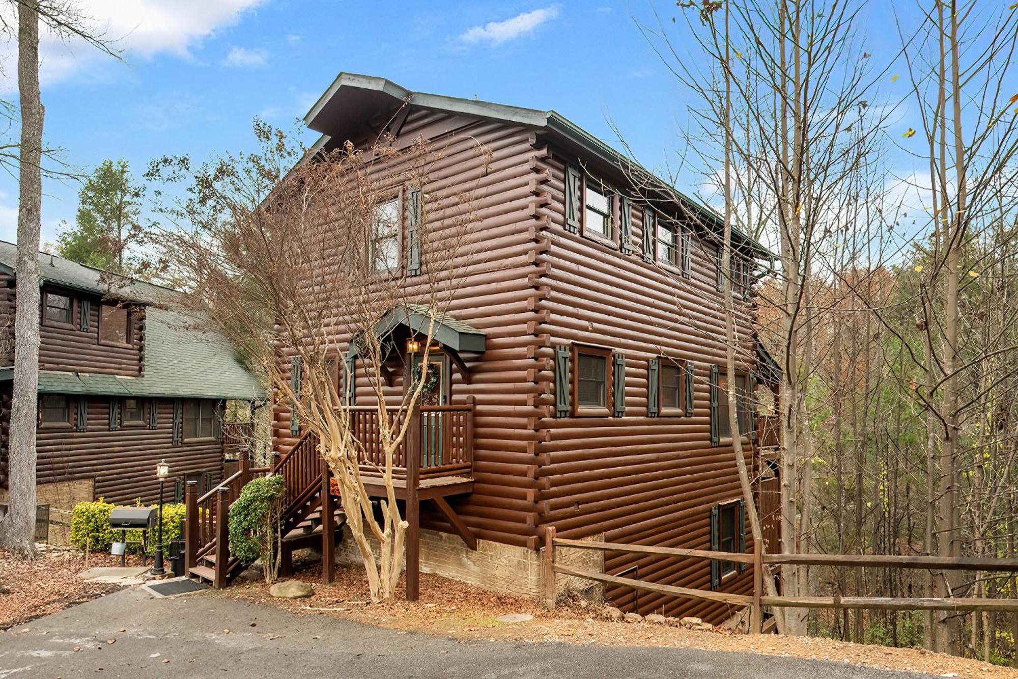 Bear Path Lodge - Hottub, Pool Table, Arcade Machine, Fireplace - Minutes To Downtown Gatlinburg *