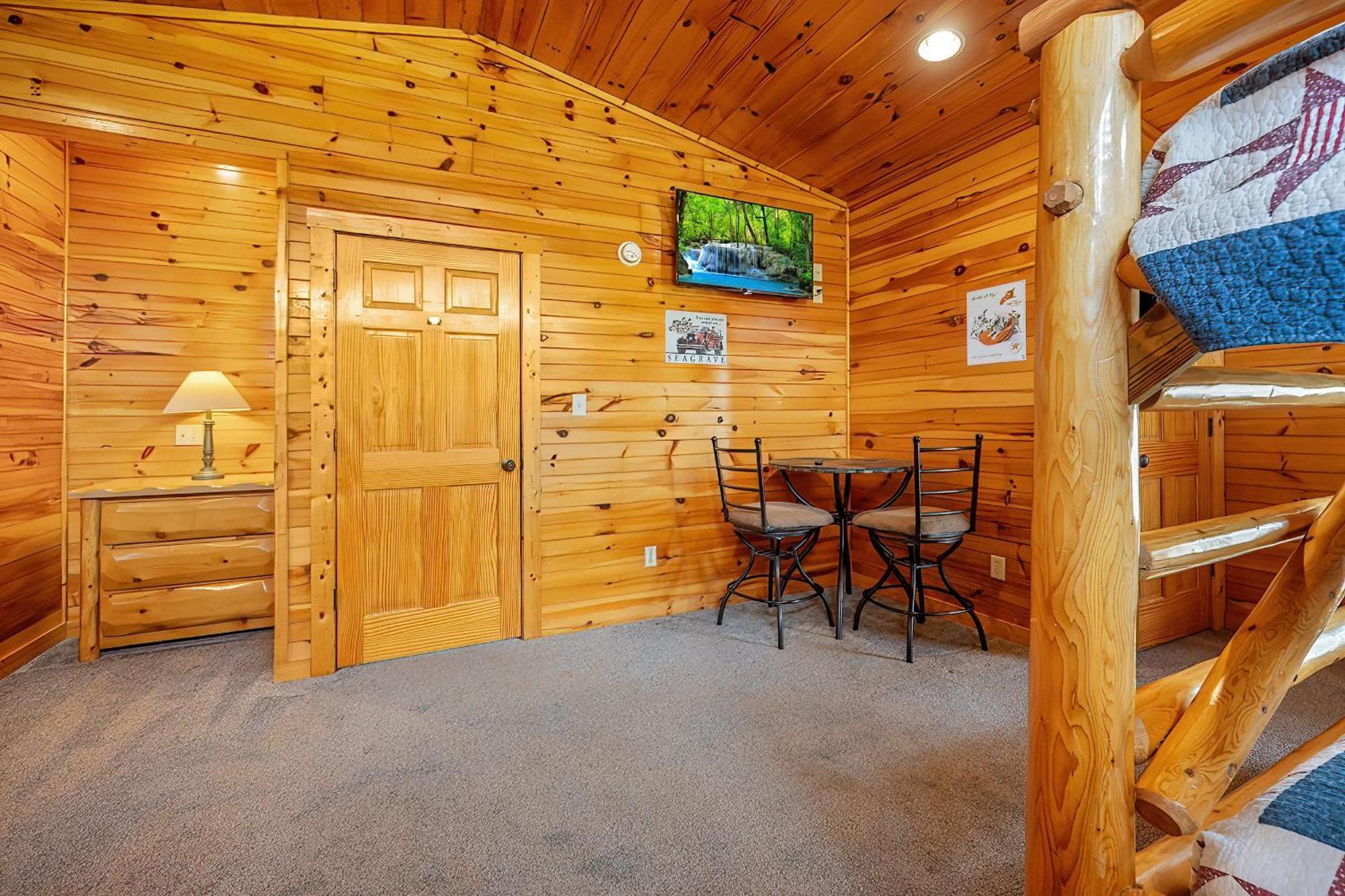 Bear Path Lodge - Hottub, Pool Table, Arcade Machine, Fireplace - Minutes To Downtown Gatlinburg *
