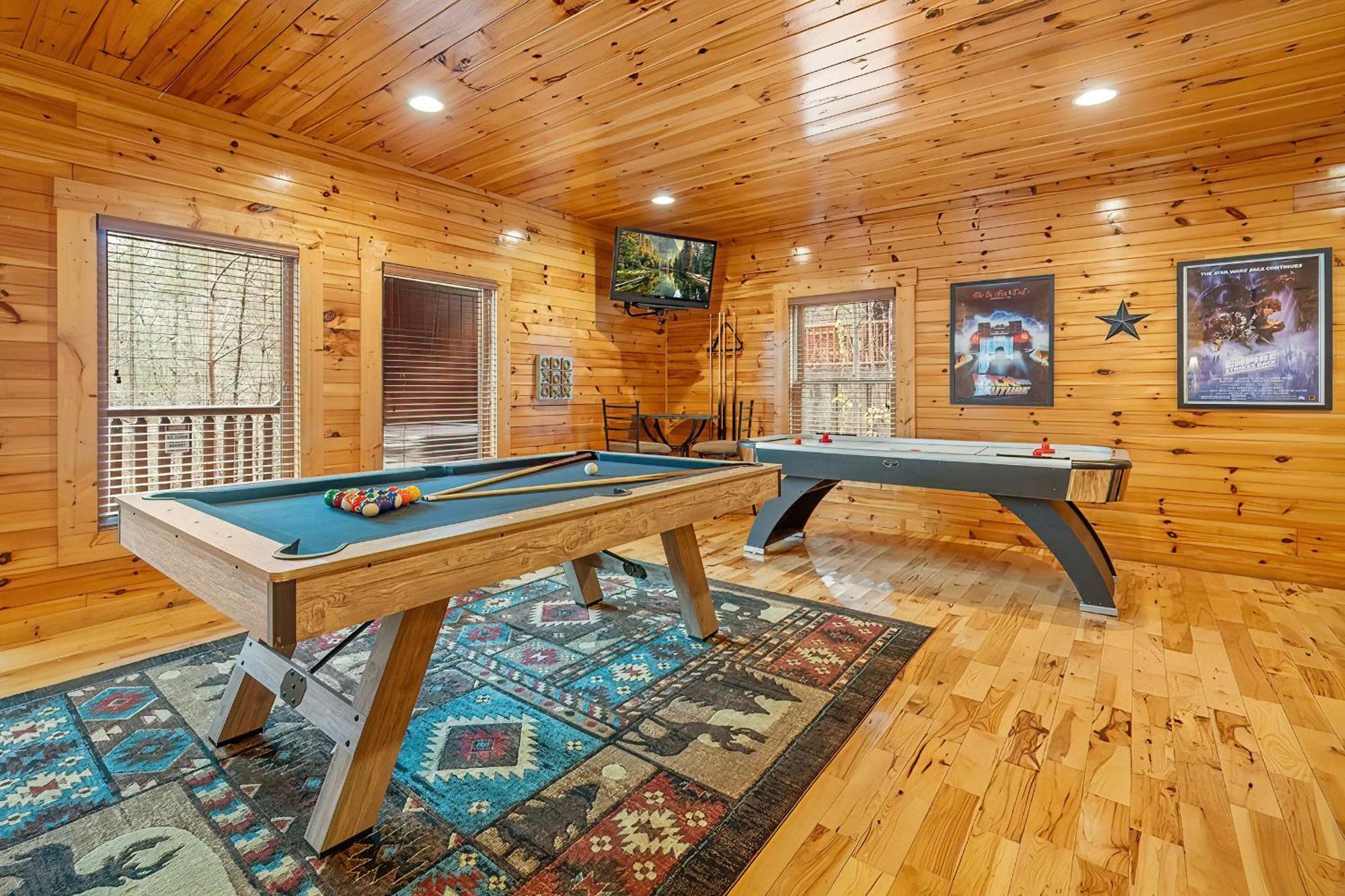Bear Path Lodge - Hottub, Pool Table, Arcade Machine, Fireplace - Minutes To Downtown Gatlinburg