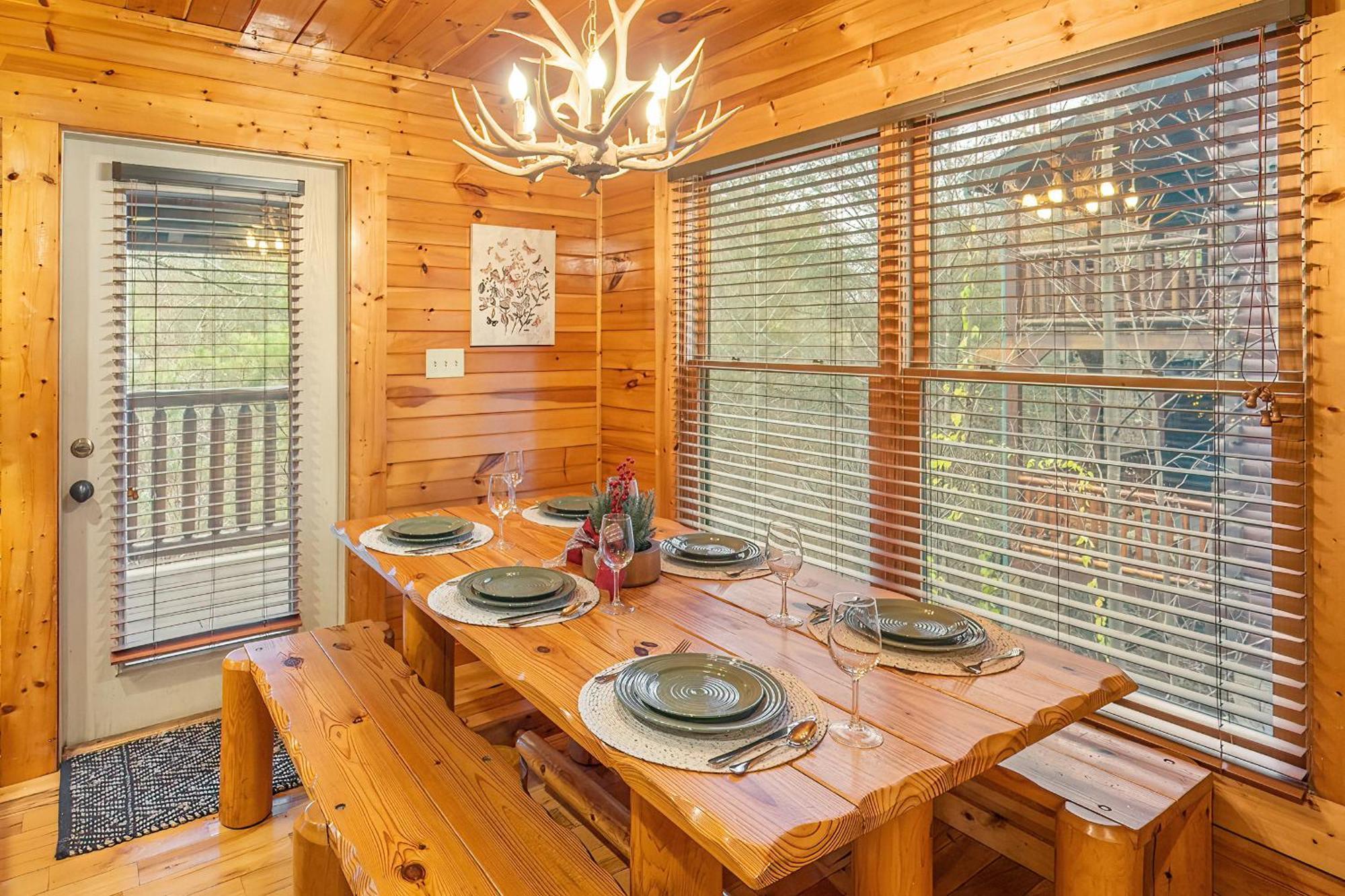 Bear Path Lodge - Hottub, Pool Table, Arcade Machine, Fireplace - Minutes To Downtown Gatlinburg Holiday home *