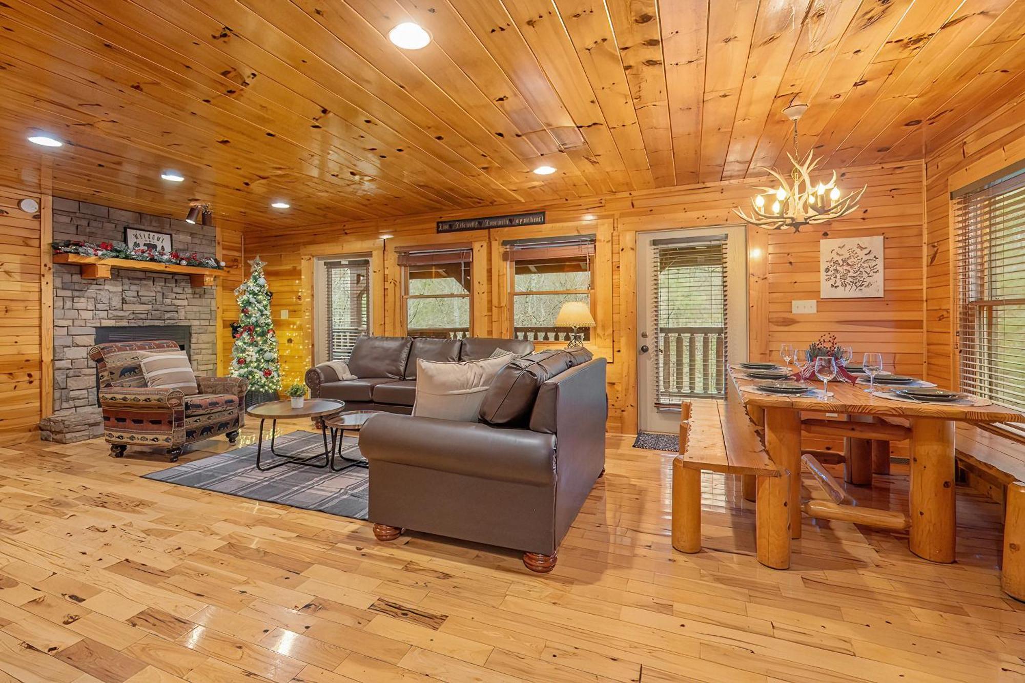Bear Path Lodge - Hottub, Pool Table, Arcade Machine, Fireplace - Minutes To Downtown Gatlinburg Holiday home Gatlinburg