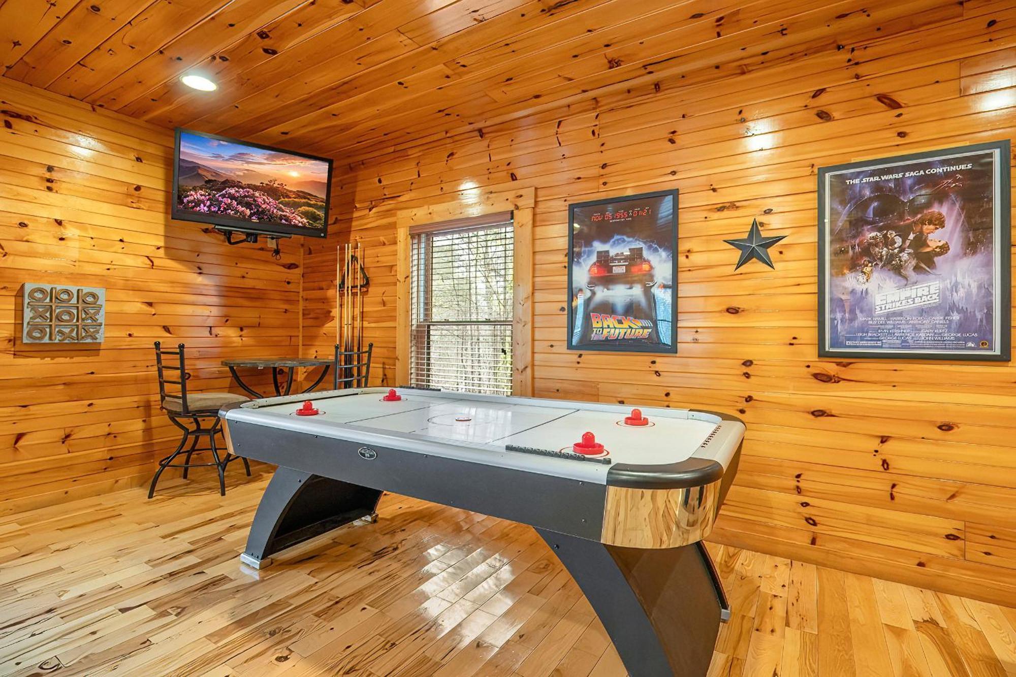 Bear Path Lodge - Hottub, Pool Table, Arcade Machine, Fireplace - Minutes To Downtown Gatlinburg Holiday home