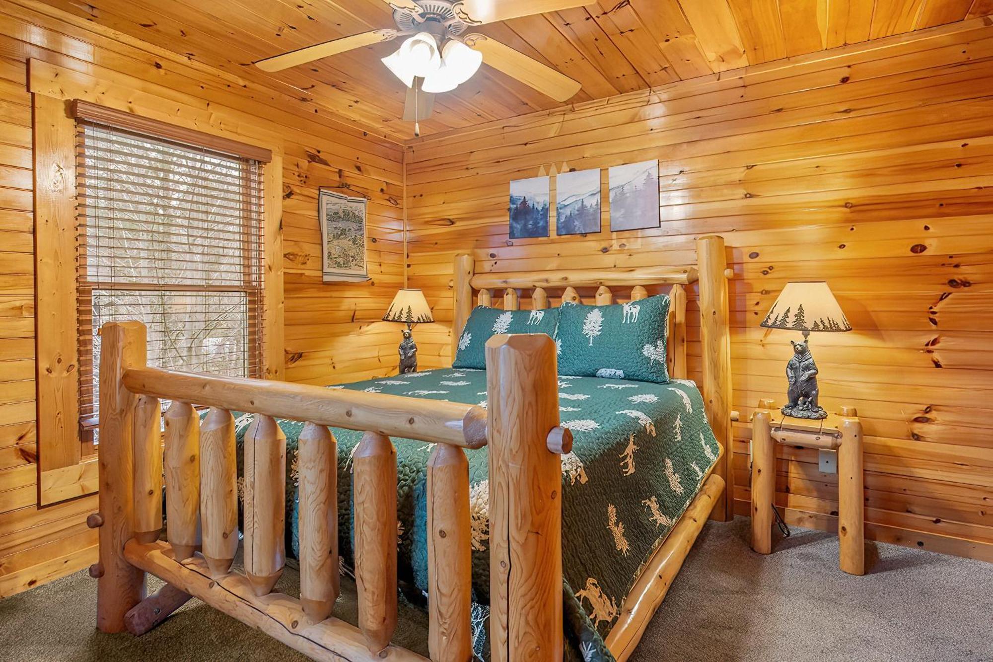Bear Path Lodge - Hottub, Pool Table, Arcade Machine, Fireplace - Minutes To Downtown Gatlinburg *