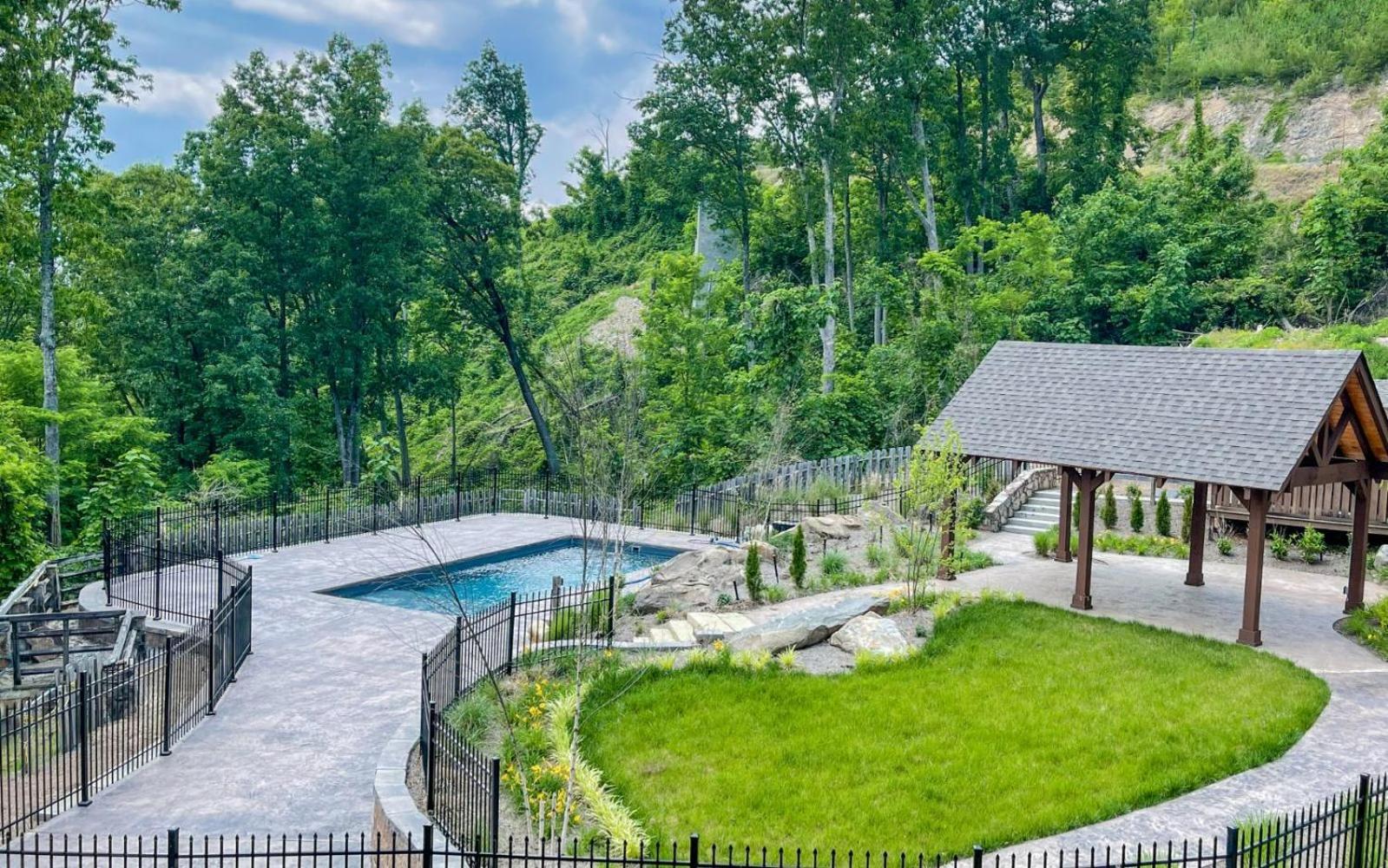 Black Bear Getaway Villa Gatlinburg