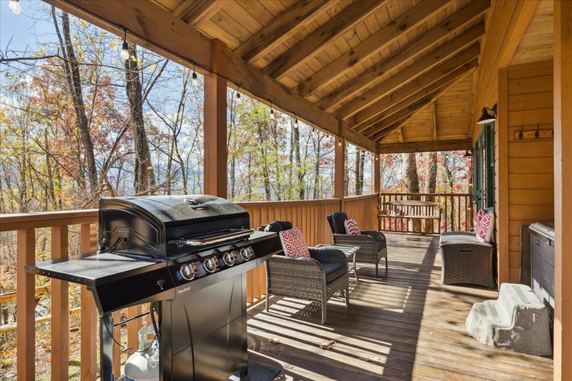 Black Bear ~ Game ~ Hot Tub ~ Firepit Holiday home Gatlinburg