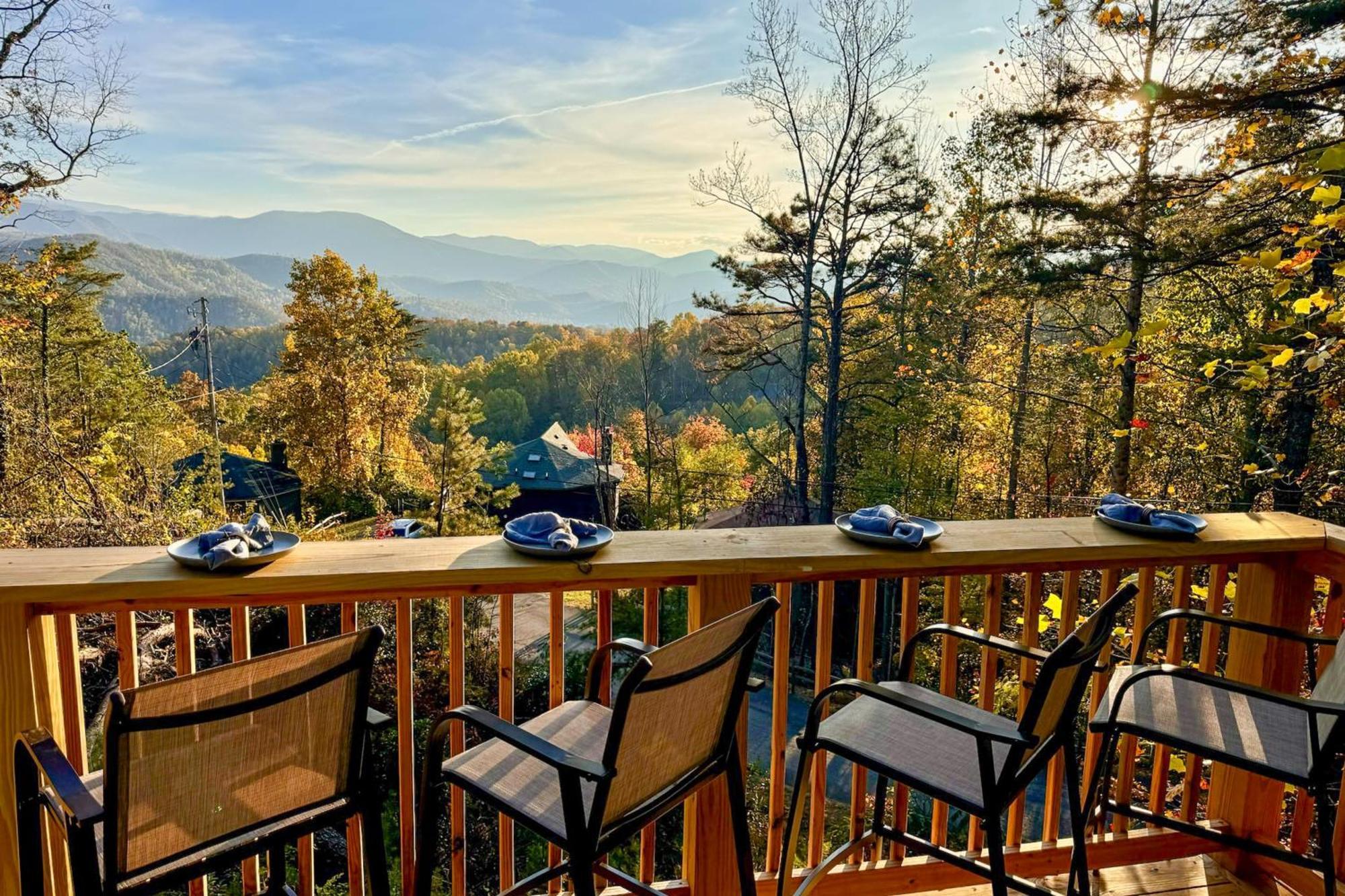 Holiday home 3 Mi To Dtwn Mtn-view In Gatlinburg!