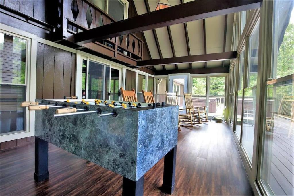 Chalet Foothills - Lrg Private - Hottub - Fireplace & Pit - Gburg 7min