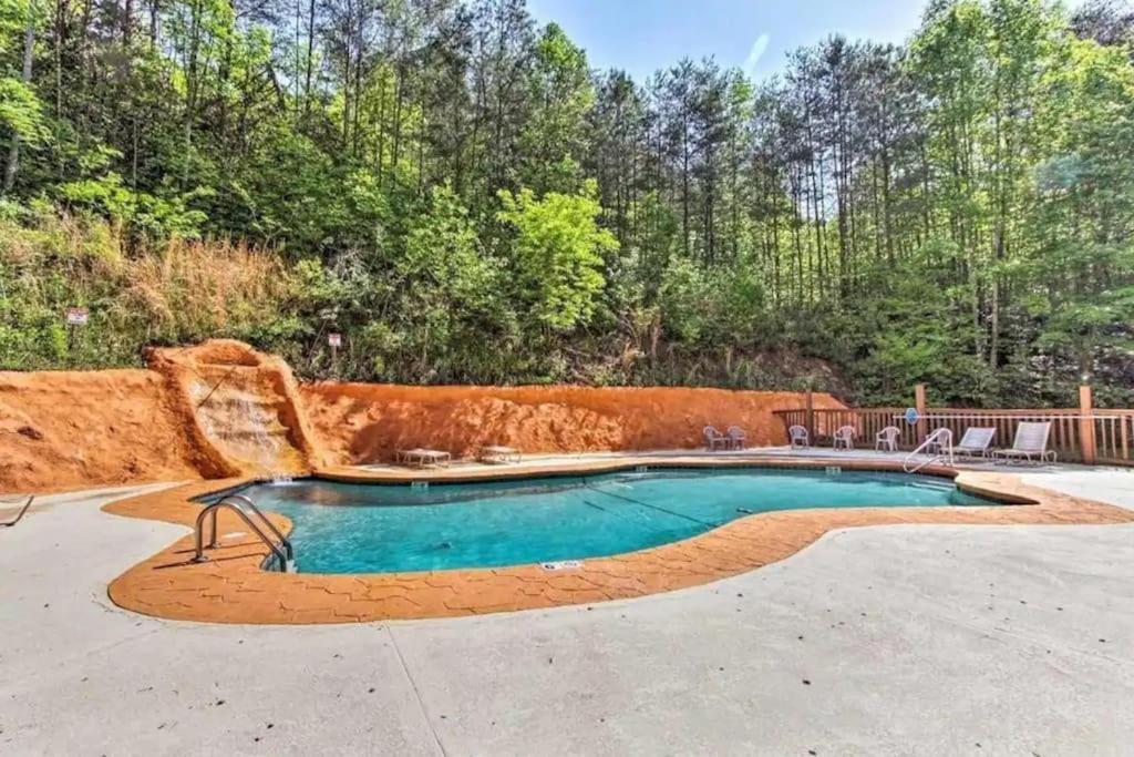 Chalet Foothills - Lrg Private - Hottub - Fireplace & Pit - Gburg 7min *