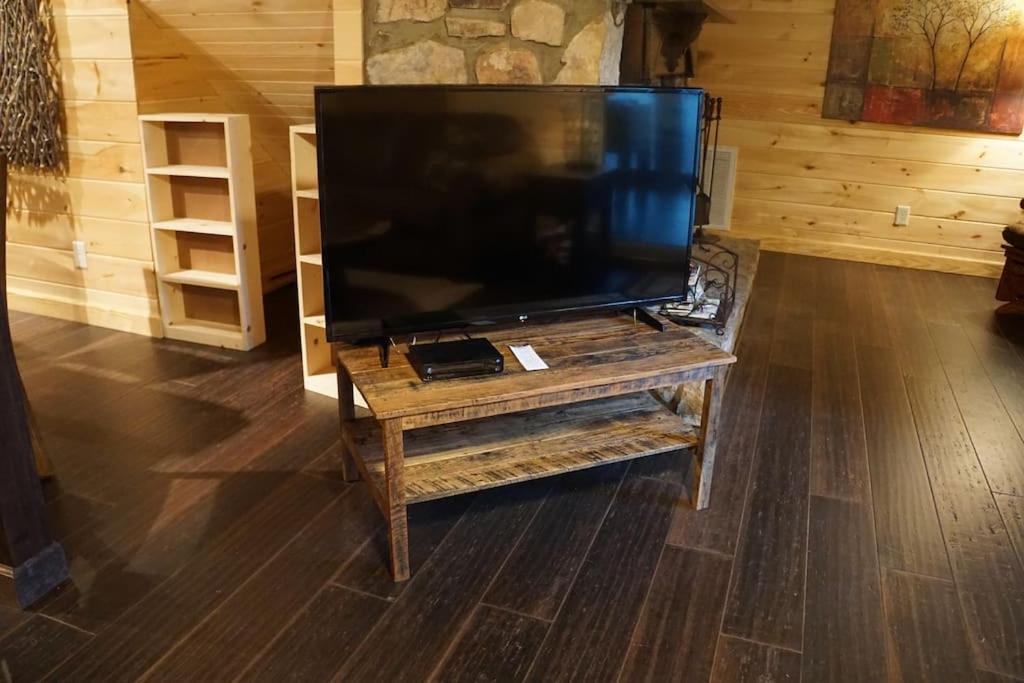 Foothills - Lrg Private - Hottub - Fireplace & Pit - Gburg 7min
